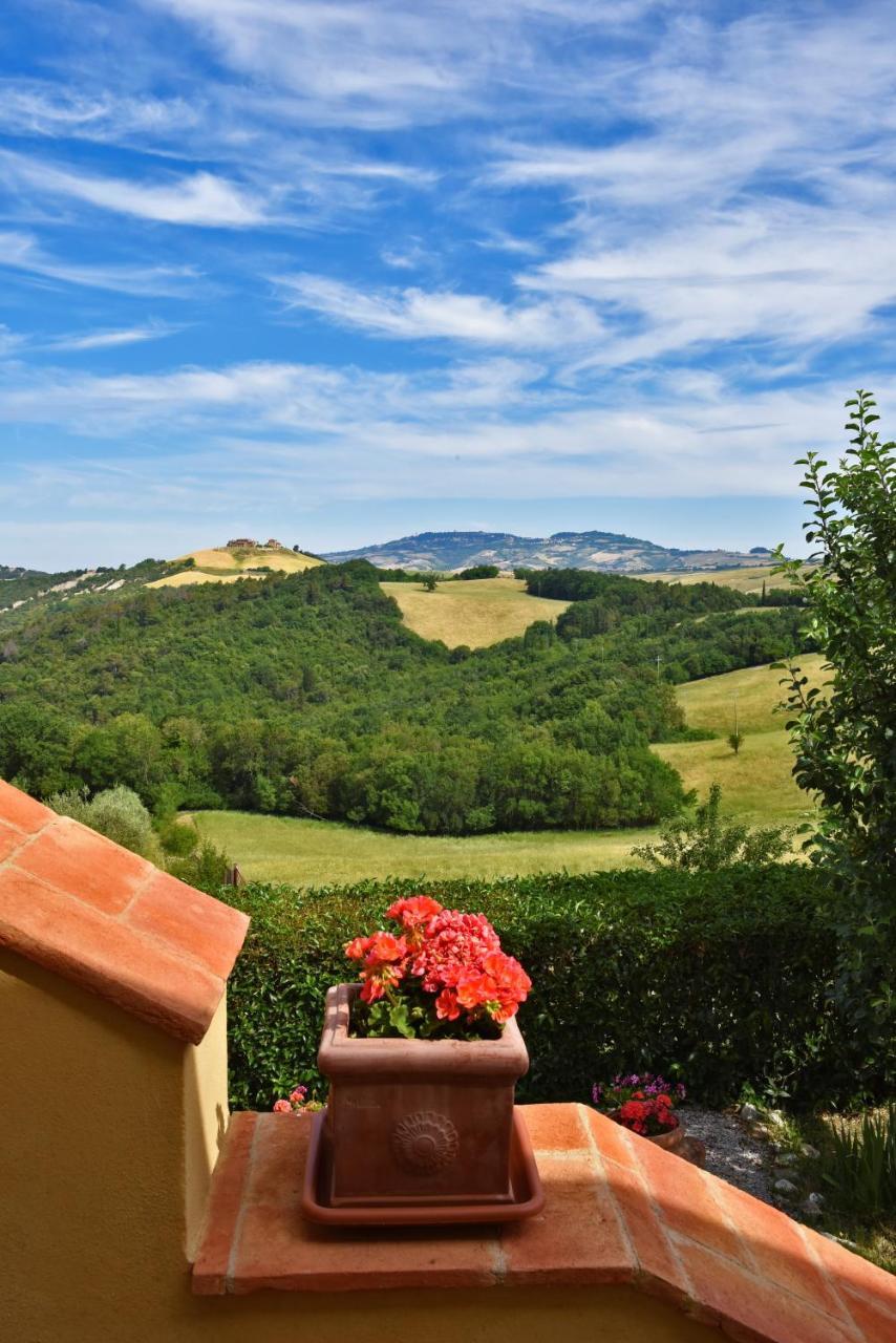 Villanovia Country House Volterra Bagian luar foto